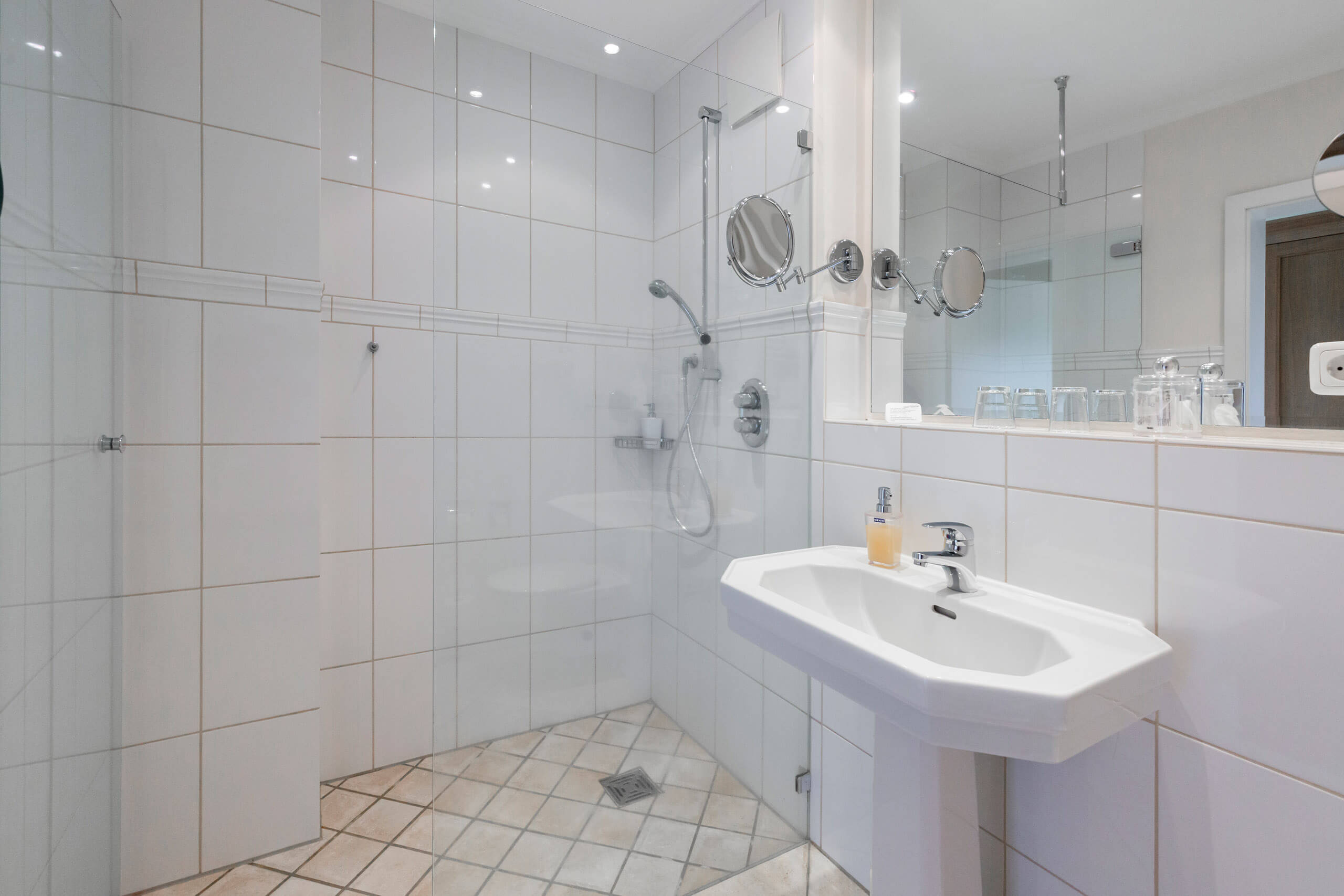 Badezimmer im Komfort-Doppelzimmer auf Gut Altona